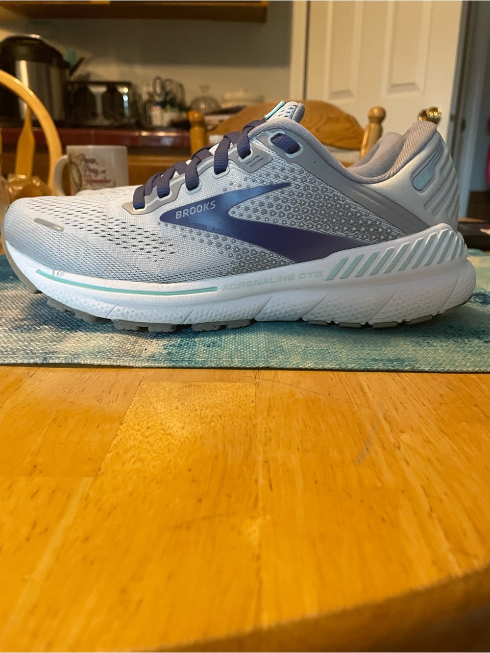 Brooks Adrenaline GTS 22 Women’s Running Shoes Size 8.5